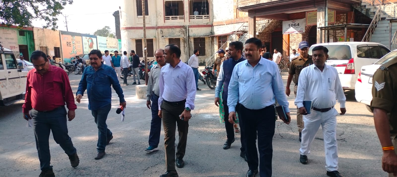 जिलाधिकारी ने किया नगर निगम रुड़की का औचक निरीक्षण 3