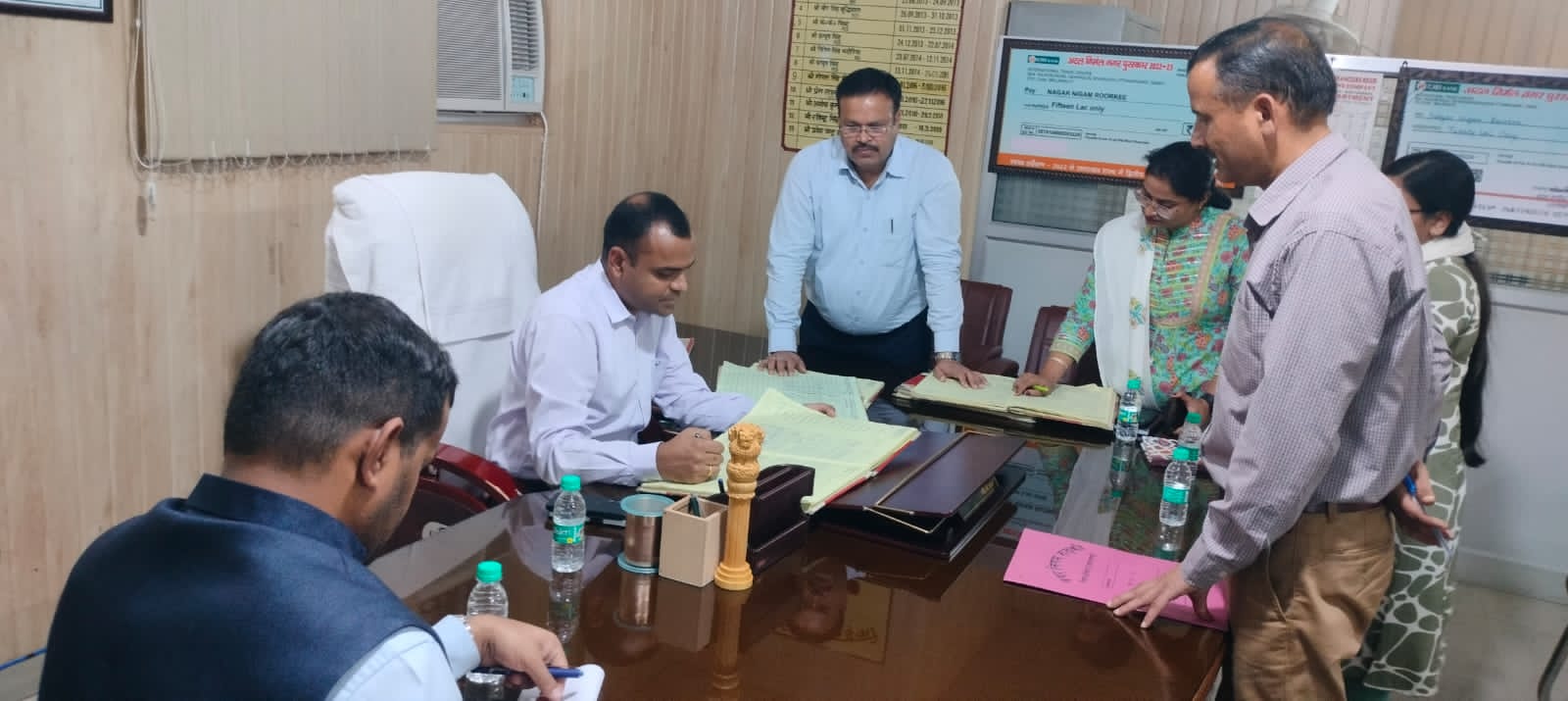 जिलाधिकारी ने किया नगर निगम रुड़की का औचक निरीक्षण 2