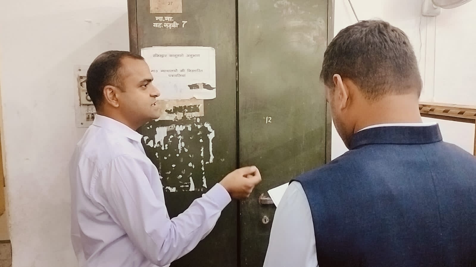 आमजनमानस की समस्याओं के त्वरित निराकरण करने अधिकारियों एवं कार्मिकों की समयबद्धता एवं शतप्रतिशत उपस्थिति सुनिश्चित कराए जाने के लिए जिलाधिकारी ने तहसील रुड़की का किया औचक निरीक्षणl 7