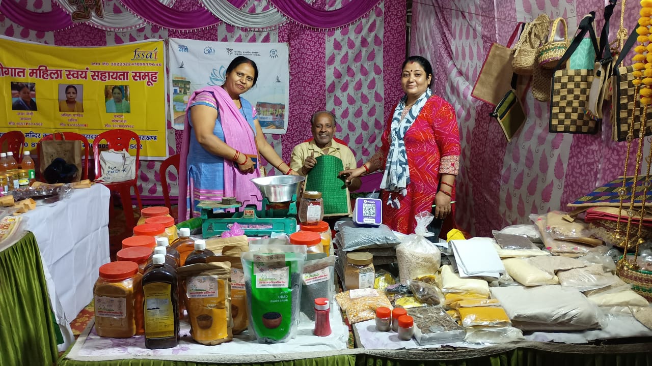 महिला समूहों ने दीपावली के अवसर पर दिखाई अपनी प्रतिभा, कमाए लगभग 20 लाख रुपए 2