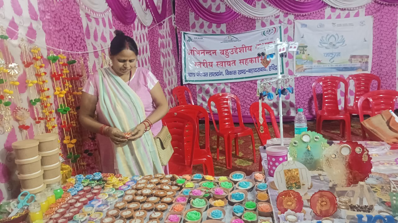 महिला समूहों ने दीपावली के अवसर पर दिखाई अपनी प्रतिभा, कमाए लगभग 20 लाख रुपए 3