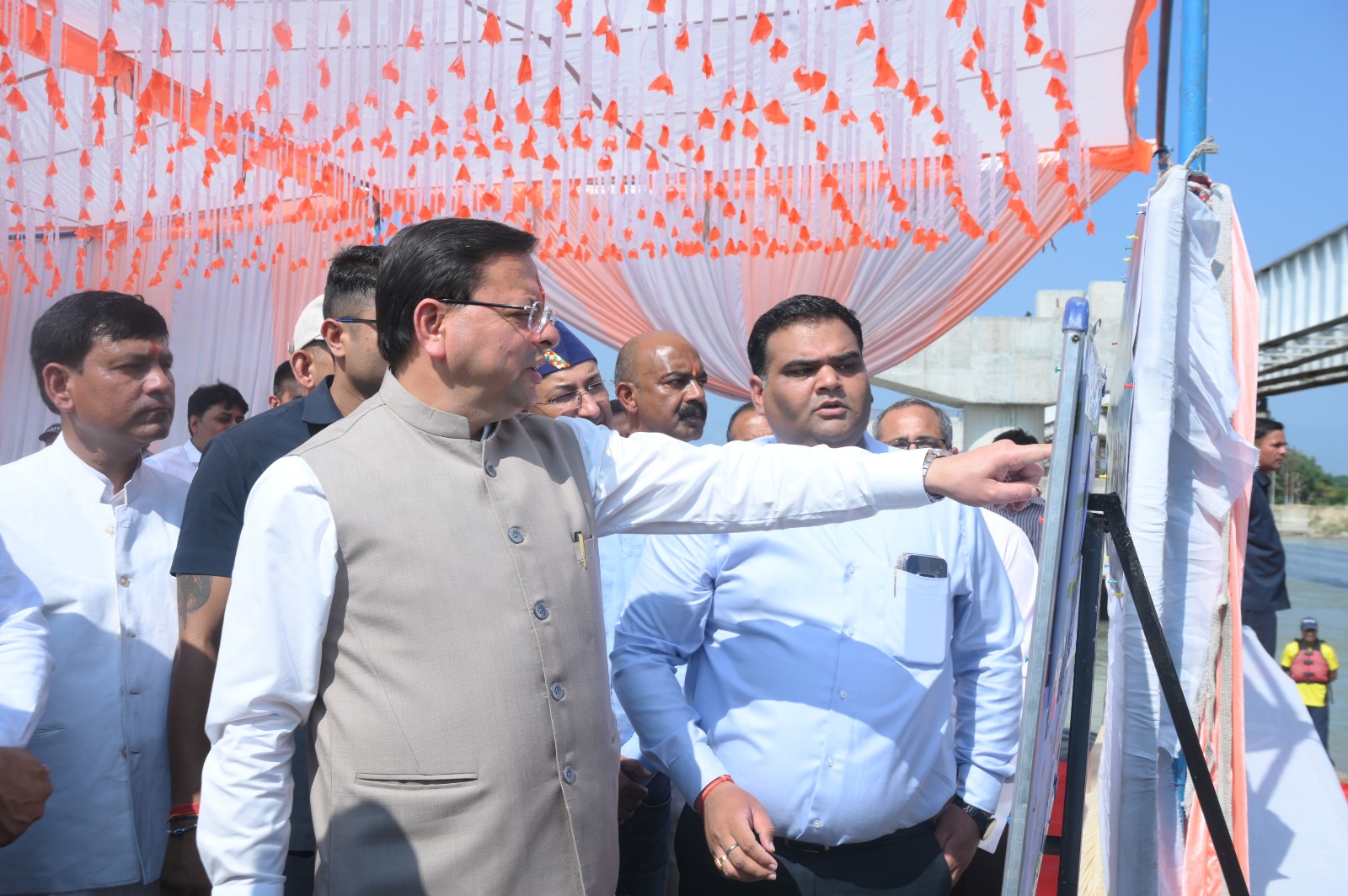 मुख्यमंत्री ने चंपावत जनपद में स्थित LPAI द्वारा करोड़ों की लागत से निर्मित होने वाली आधुनिक लैंड पोर्ट परियोजना का स्थलीय निरीक्षण किया 3