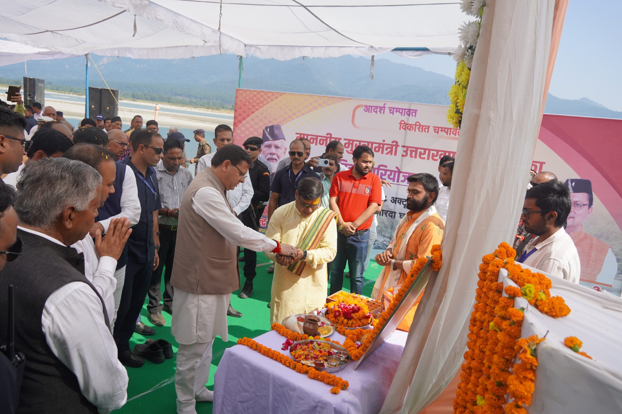 मुख्यमंत्री ने चंपावत में भैया दूज (च्यूड़ा पूजन) समारोह में किया प्रतिभाग, महिलाओं ने किया पारंपरिक पूजन 6