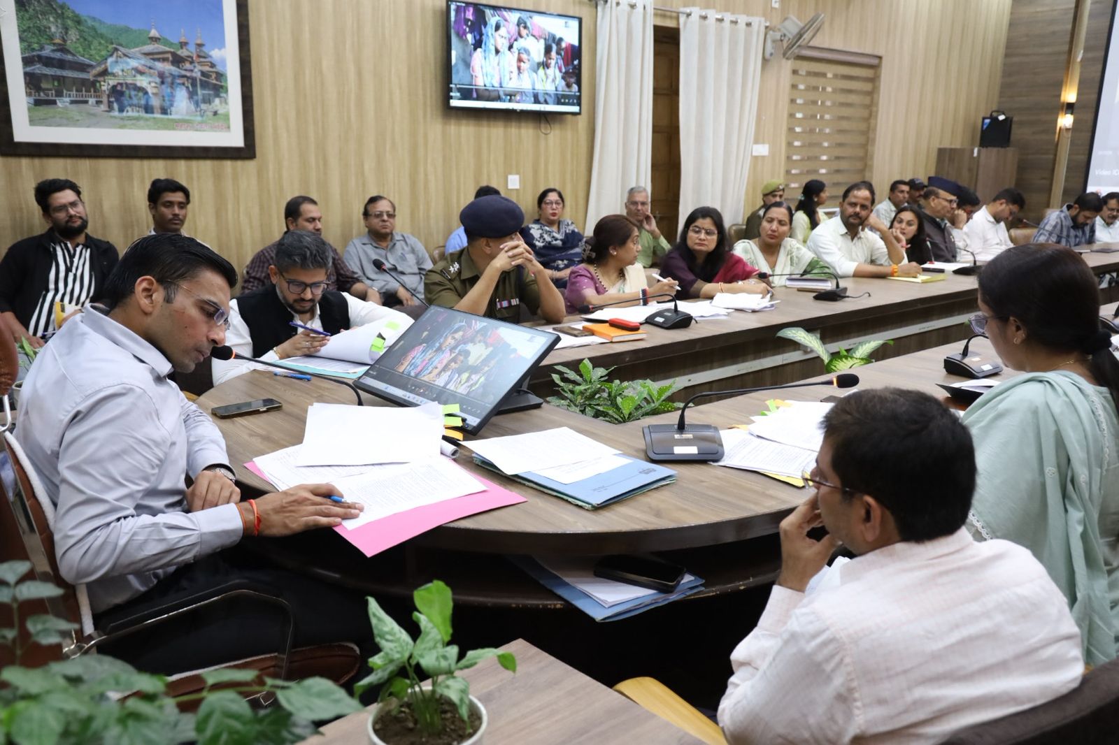 भिक्षा से शिक्षा ओर’’ जिला प्रशासन की स्वर्णिम पहल आधुनिक इंटेंसिव केयर सेंटर; संगीत, योग, खेल; शिक्षा की ओर मुड़ा सड़क पर बिखरा बचपन 3