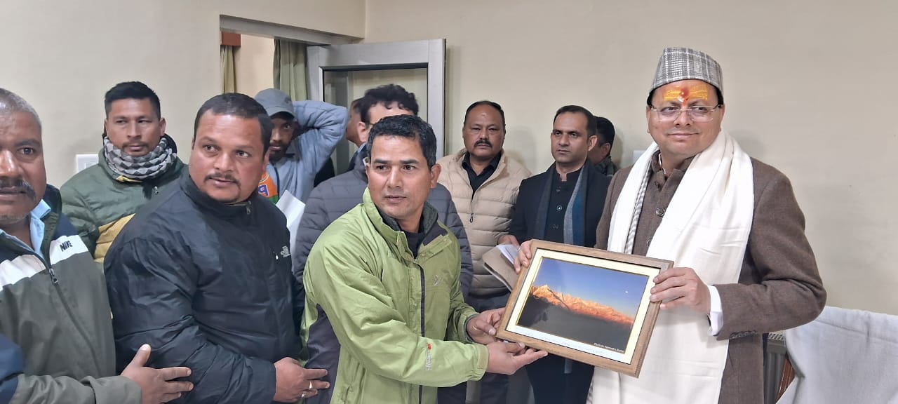 मुख्यमंत्री पुष्कर सिंह धामी मुनस्यारी पहुंचे, जनता और जवानों से किया आत्मीय संवाद 2