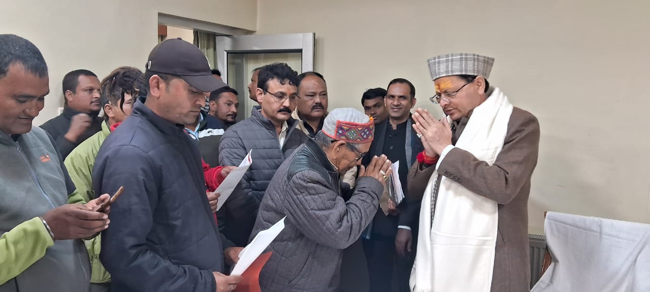 मुख्यमंत्री पुष्कर सिंह धामी मुनस्यारी पहुंचे, जनता और जवानों से किया आत्मीय संवाद 3