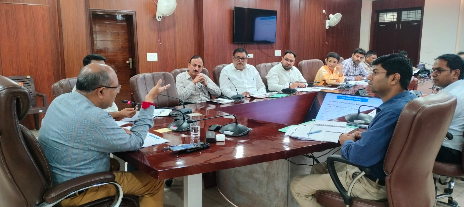 मुख्य विकास अधिकारी की अध्यक्षता में महात्मा गांधी राष्ट्रीय ग्रामीण रोजगार गारण्टी योजना की समीक्षा बैठक आयोजित की गई 4