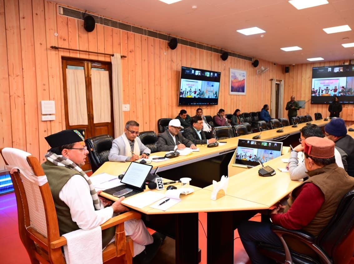 मुख्यमंत्री श्री पुष्कर सिंह धामी ने “जन-जन की सरकार, जन-जन के द्वार” कार्यक्रम की तैयारियों की समीक्षा की 4
