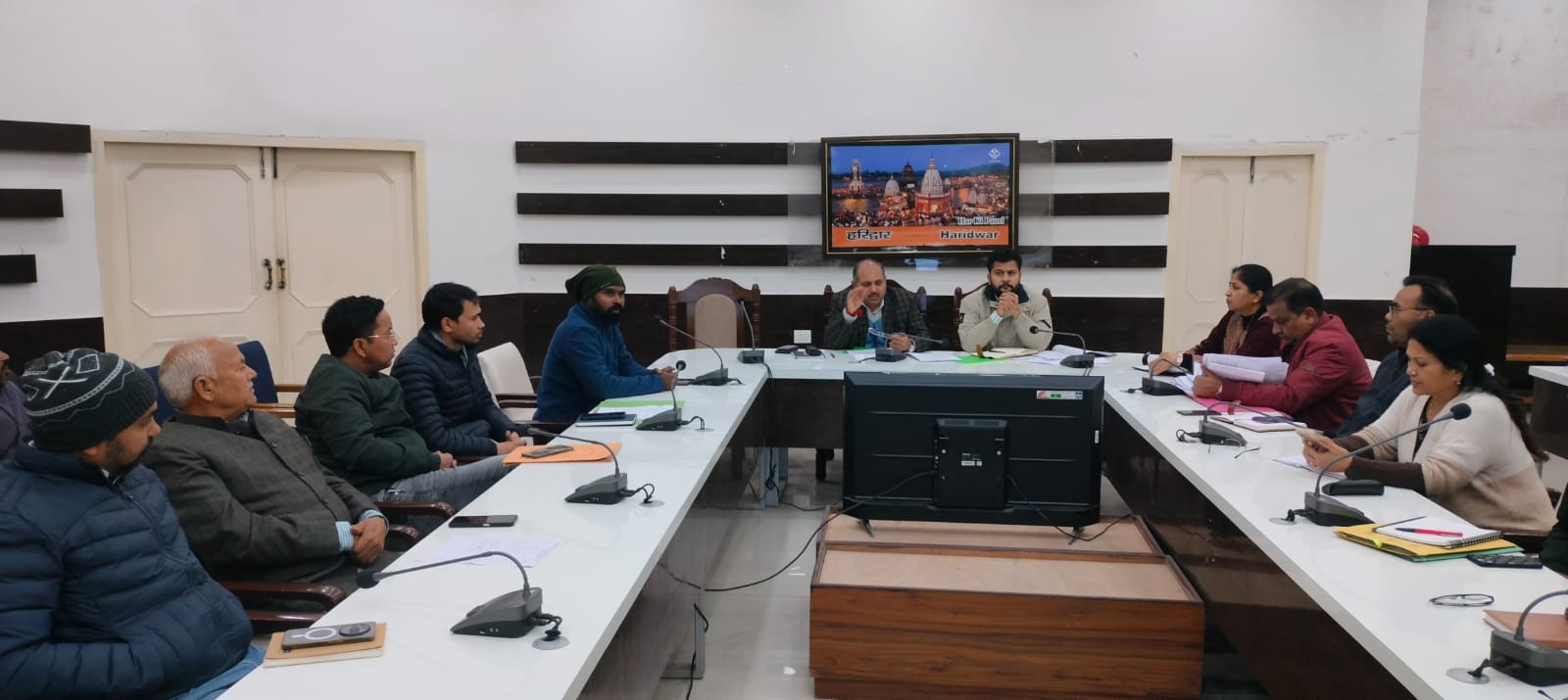 जिला गंगा संरक्षण समिति की बैठक मुख्य विकास अधिकारी की अध्यक्षता में आयोजित की गयी 3