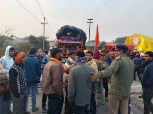 शिव भक्तों का आवागमन धीरे-धीरे बढ़ता हुआ हरिद्वार पुलिस शिव भक्तों को उनके गंतव्य के लिए सकुशल रवाना करते हुए,