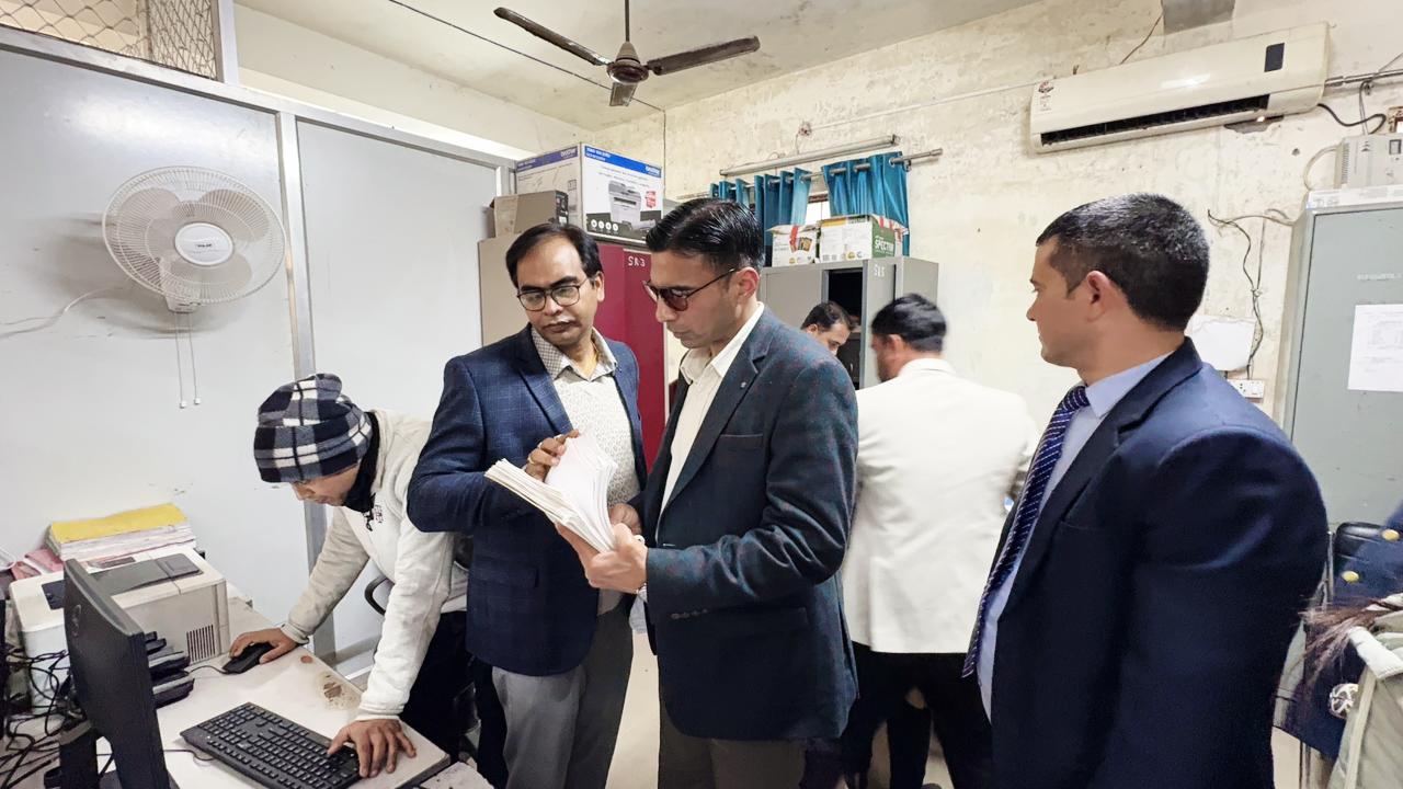 डीएम की निरीक्षण जांच का त्वरित संज्ञान; गंभीर आरोप व साक्ष्य के चलते गिरी गाज 3