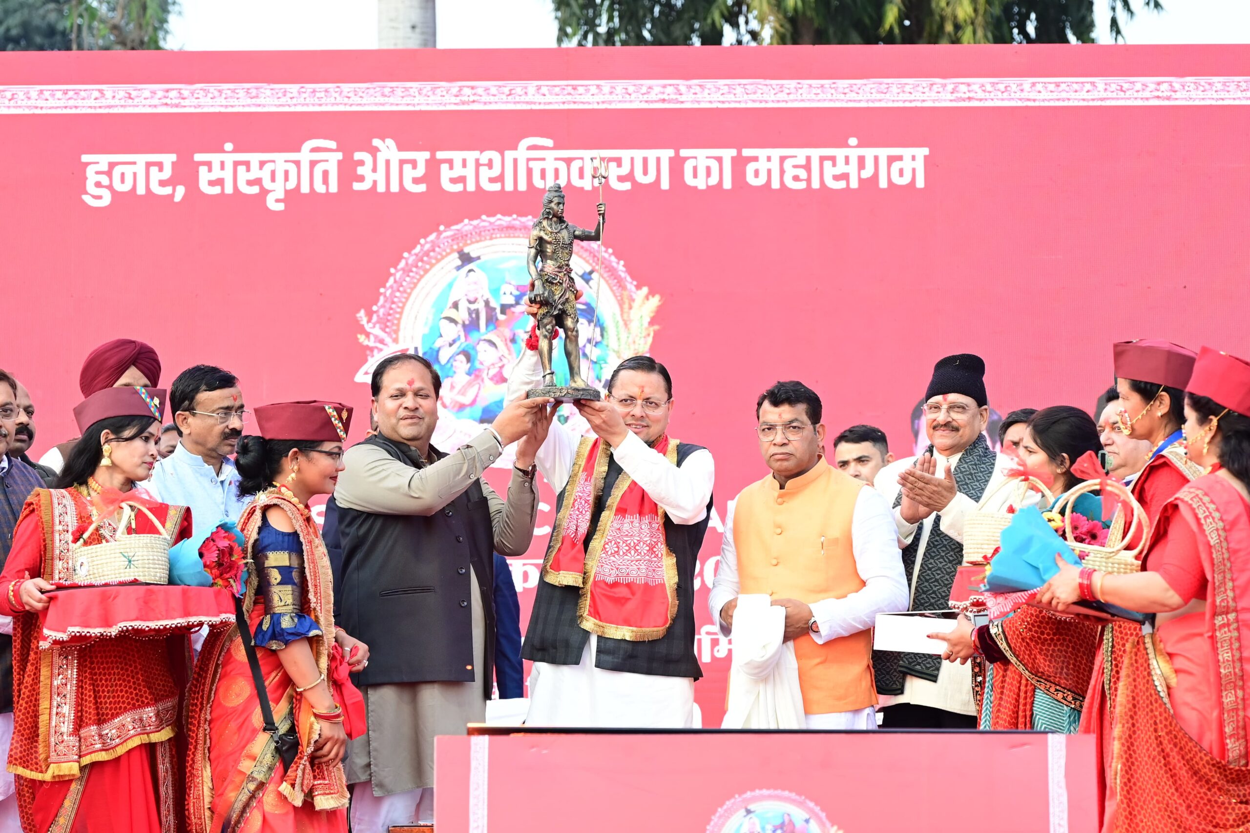 उधमसिंह नगर कार्निवाल सरस आजीविका मेला-2026 का किया शुभारम्भ 5