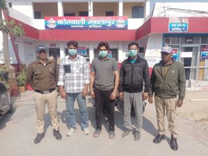 हरिद्वार पुलिस द्वारा शांति व्यवस्था भंग करने पर 03 आरोपियों को मोहल्ला कस्सावान से हिरासत में लिया