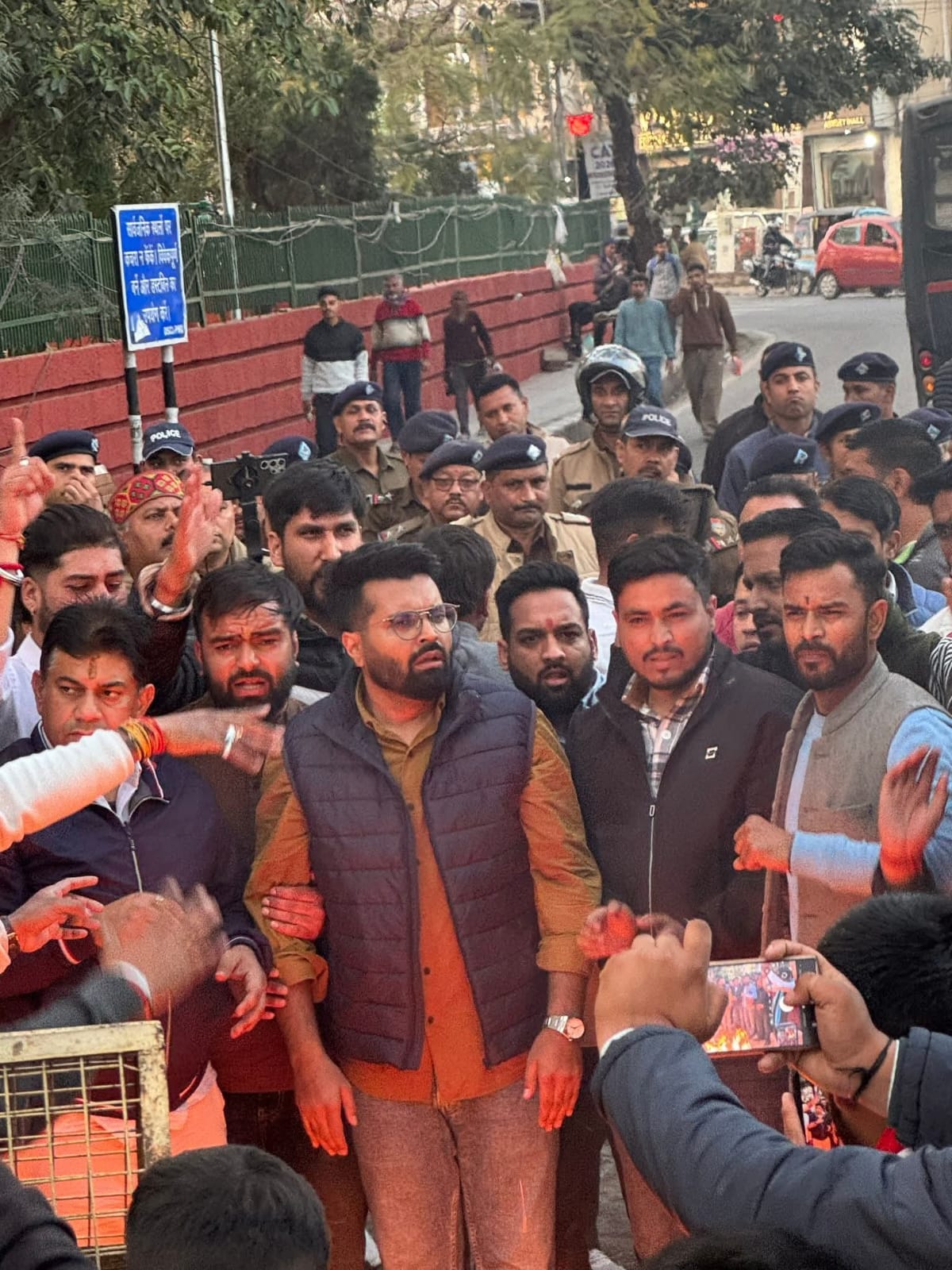 केयर कॉलेज ऑफ नर्सिंग, हरिद्वार में शैक्षणिक सत्र 2025–26 का शपथ ग्रहण समारोह संपन्न 2