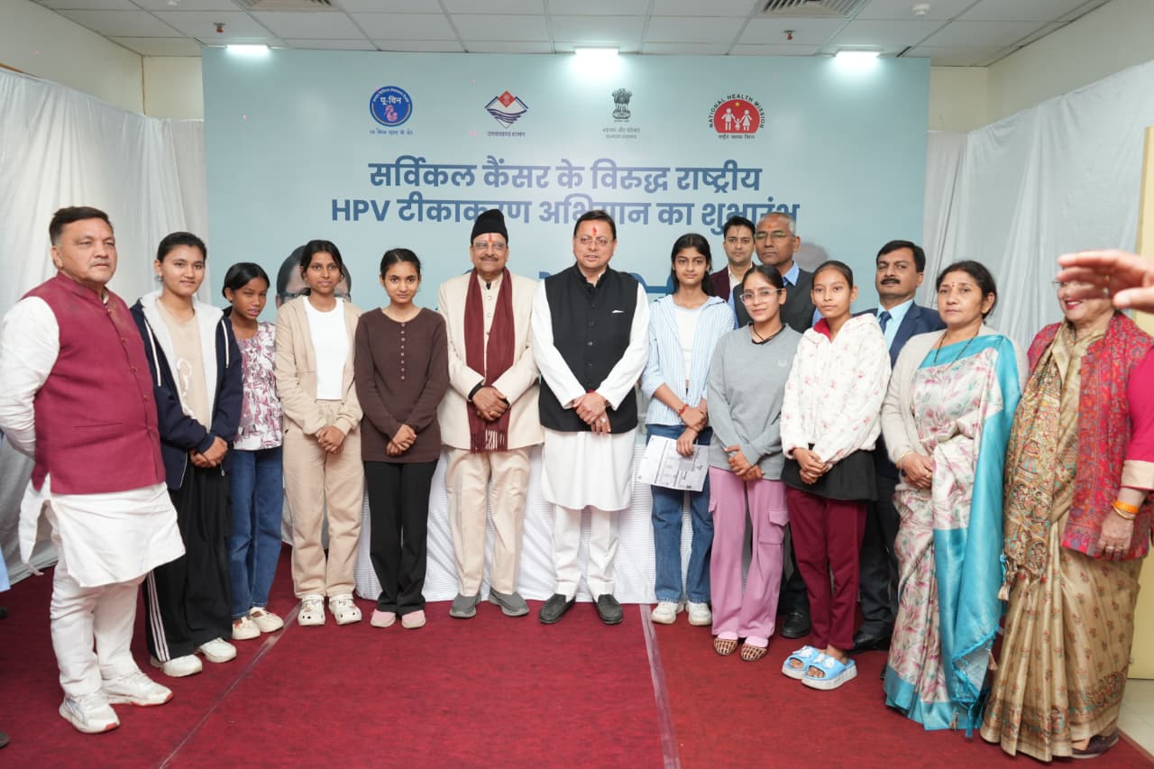 मुख्यमंत्री ने मेडिकल कॉलेज में स्थापित एचपीवी टीकाकरण कक्ष का निरीक्षण किया 2