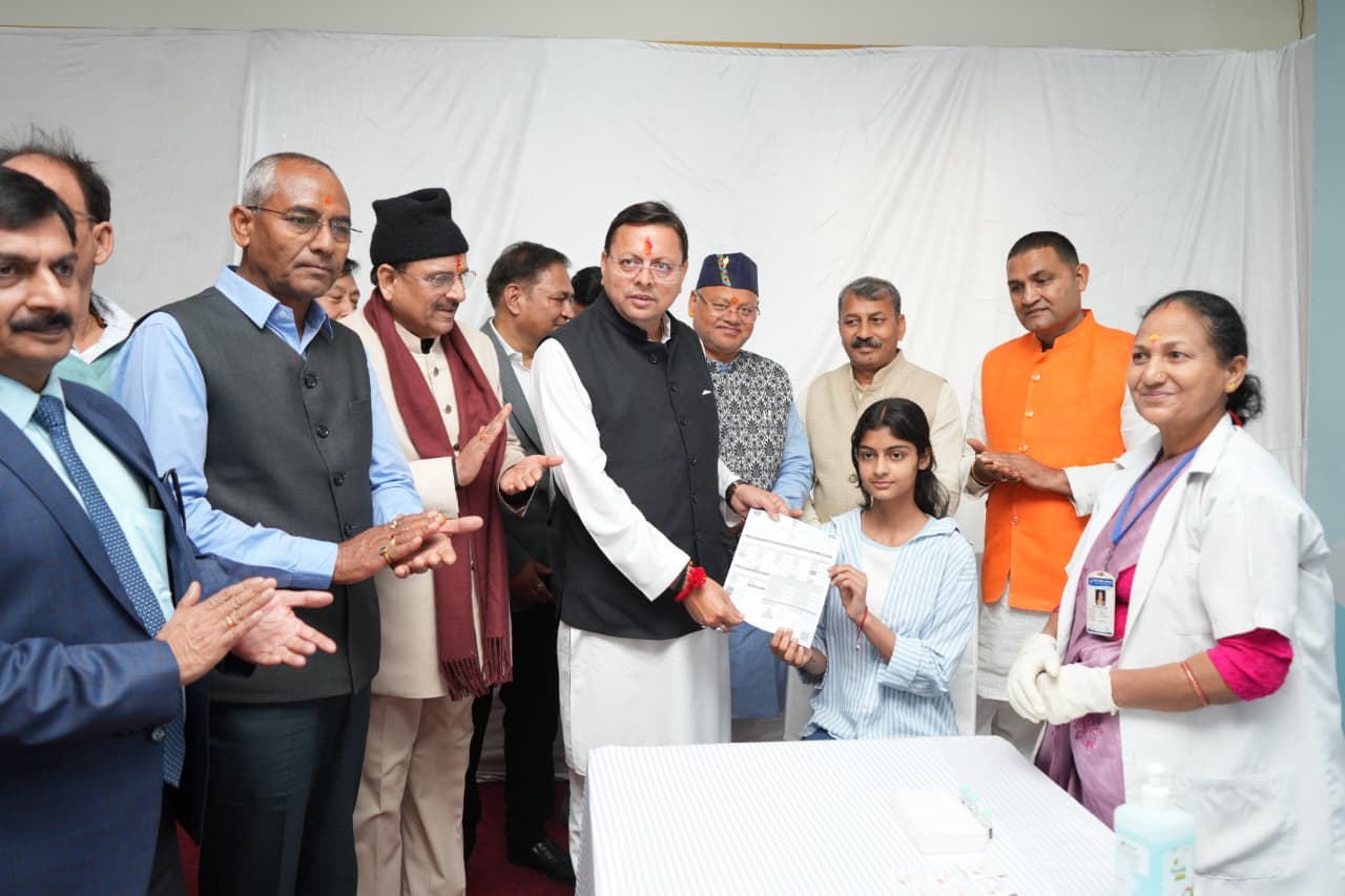 मुख्यमंत्री ने मेडिकल कॉलेज में स्थापित एचपीवी टीकाकरण कक्ष का निरीक्षण किया 3