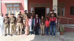 अधिवर्षता पूर्ण कर सेवानिवृत्त हो रहे हे0का0 की जीआरपी पुलिस अधीक्षक कार्यालय में सम्मानपूर्ण विदाई दी गयी