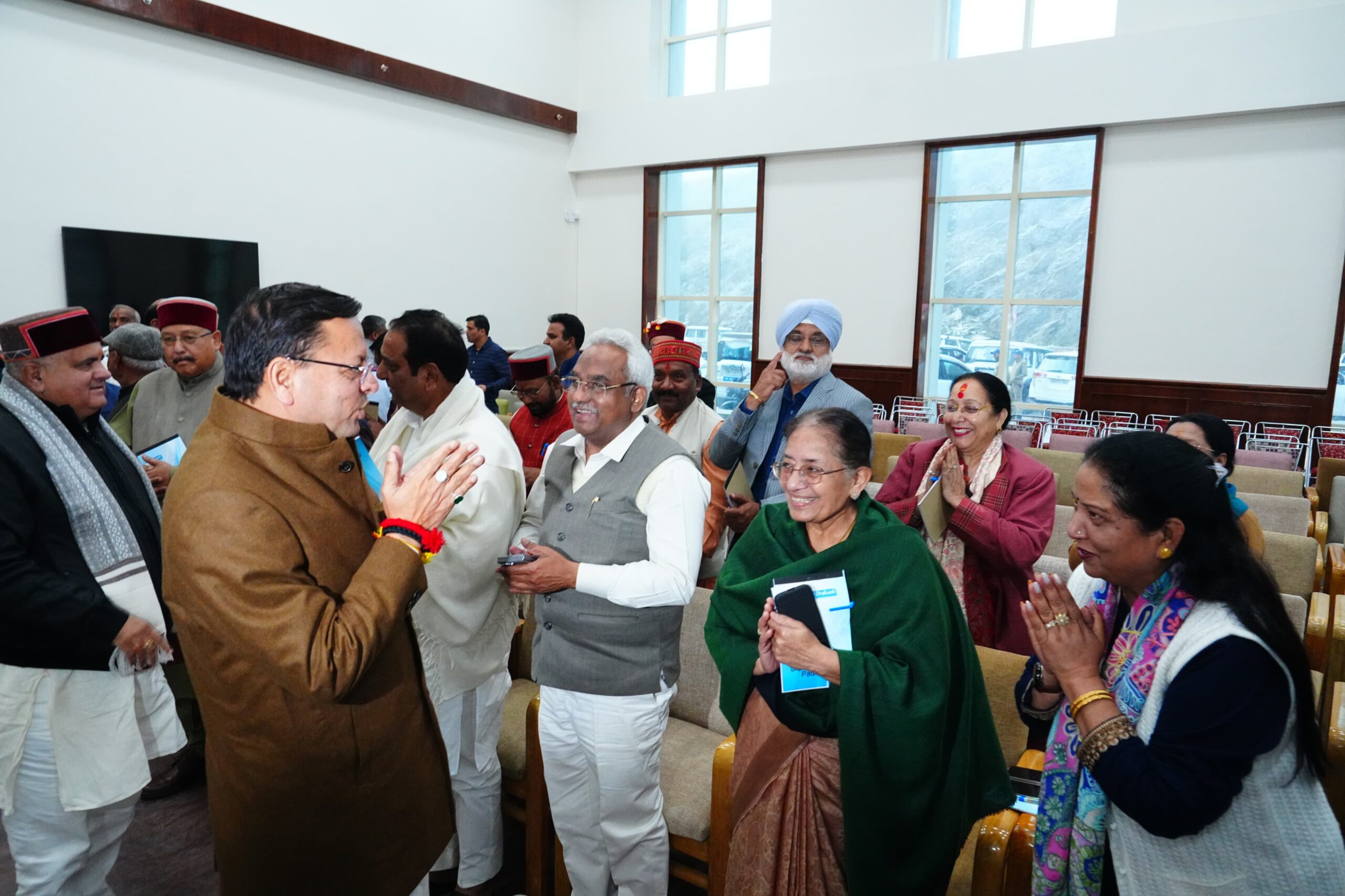 भाजपा विधानमंडल दल की बैठक में प्रतिभाग करते हुए मुख्यमंत्री श्री पुष्कर सिंह धामी 3