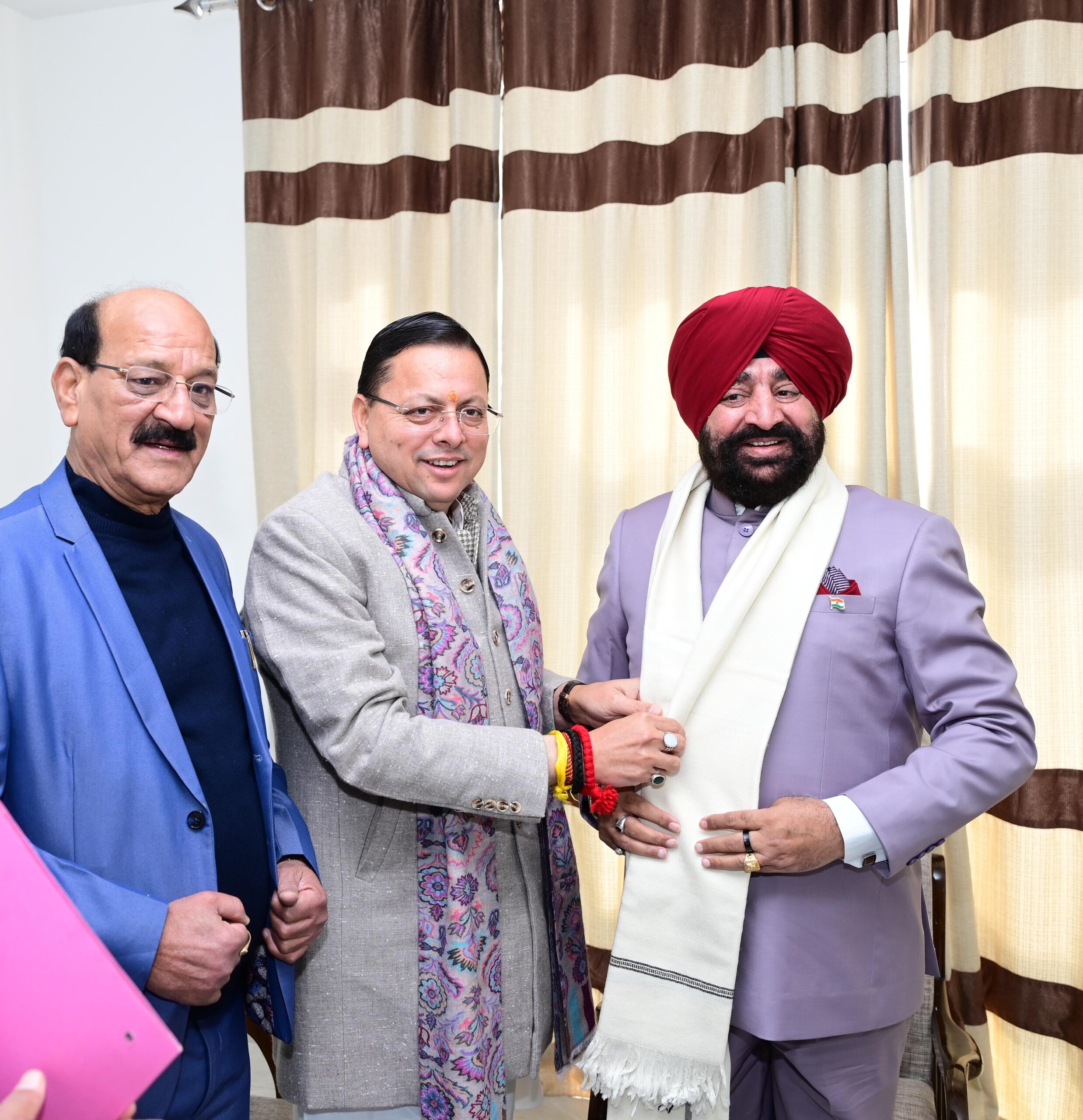 मुख्यमंत्री श्री पुष्कर सिंह धामी ने भराड़ीसैंण (गैरसैंण) में राज्यपाल लेफ्टिनेंट जनरल गुरमीत सिंह (से नि) से शिष्टाचार भेंट की 2