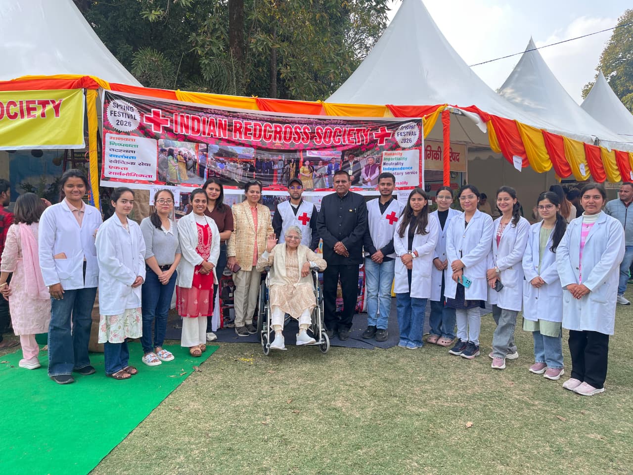 उद्यान विभाग उत्तराखण्ड द्वारा बंसतोत्सव 2026 में उत्कृष्ट कार्यों के लिये सदस्य राष्ट्रीय प्रबंधन समिति भारतीय रेडक्रास डॉ. नरेश चौधरी को विशेष रूप से सम्मानित किया गया 3