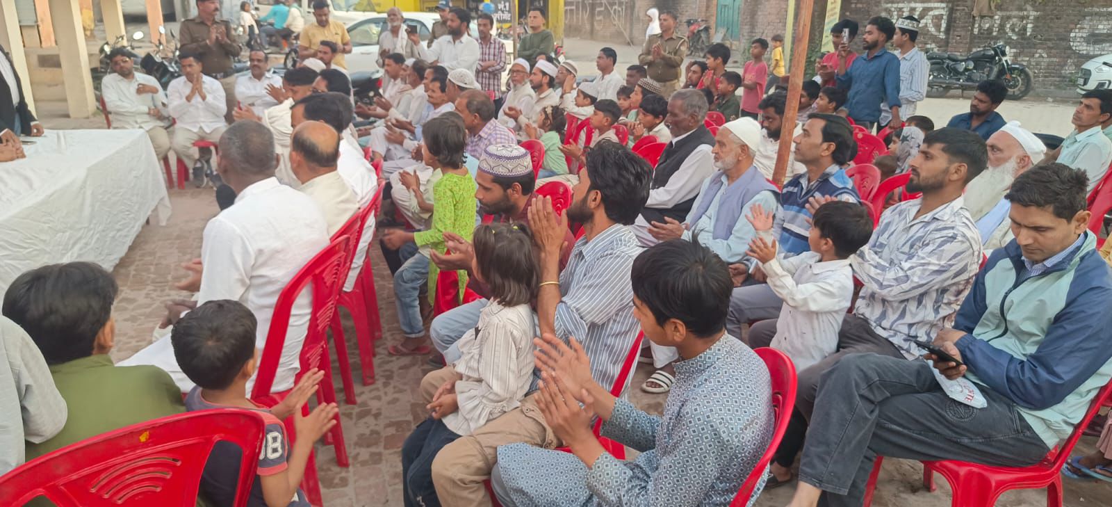 SSP हरिद्वार के निर्देश पर आगामी ईद पर्व के दृष्टिगत हरिद्वार पुलिस द्वारा की जा रही है बैठक 3