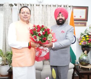 मुख्यमंत्री ने आज लोक भवन में राज्यपाल लेफ्टिनेंट जनरल गुरमीत सिंह (सेवानिवृत्त) से शिष्टाचार भेंट की