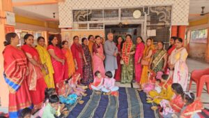 नवरात्रि पर गीता आश्रम के शिव मंदिर में स्थानीय मातृशक्ति द्वारा भजन संकीर्तन कन्या पूजन का आयोजन किया गया