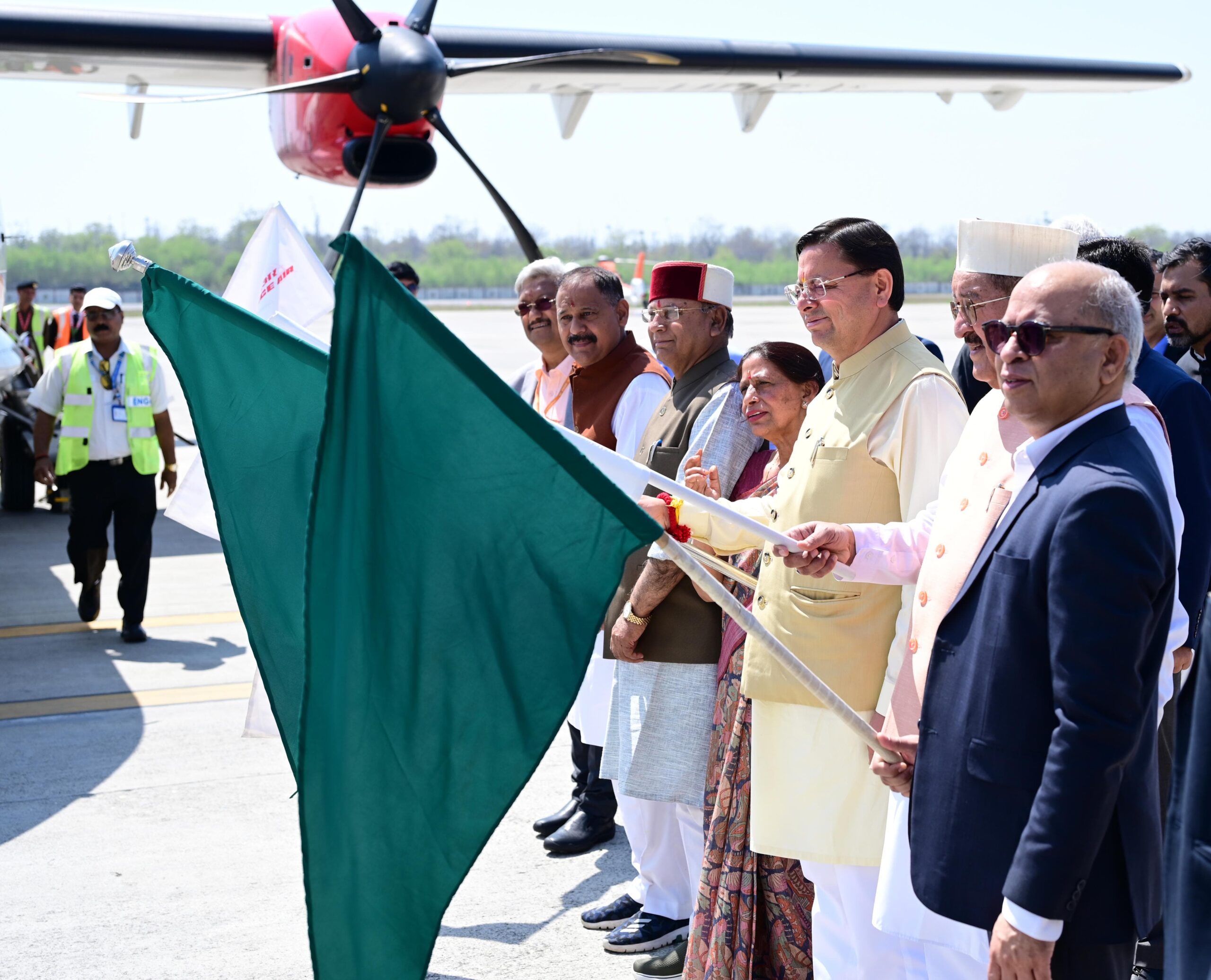 मुख्यमंत्री ने किया देहरादून – पिथौरागढ़ विमान सेवा का शुभारंभ 4
