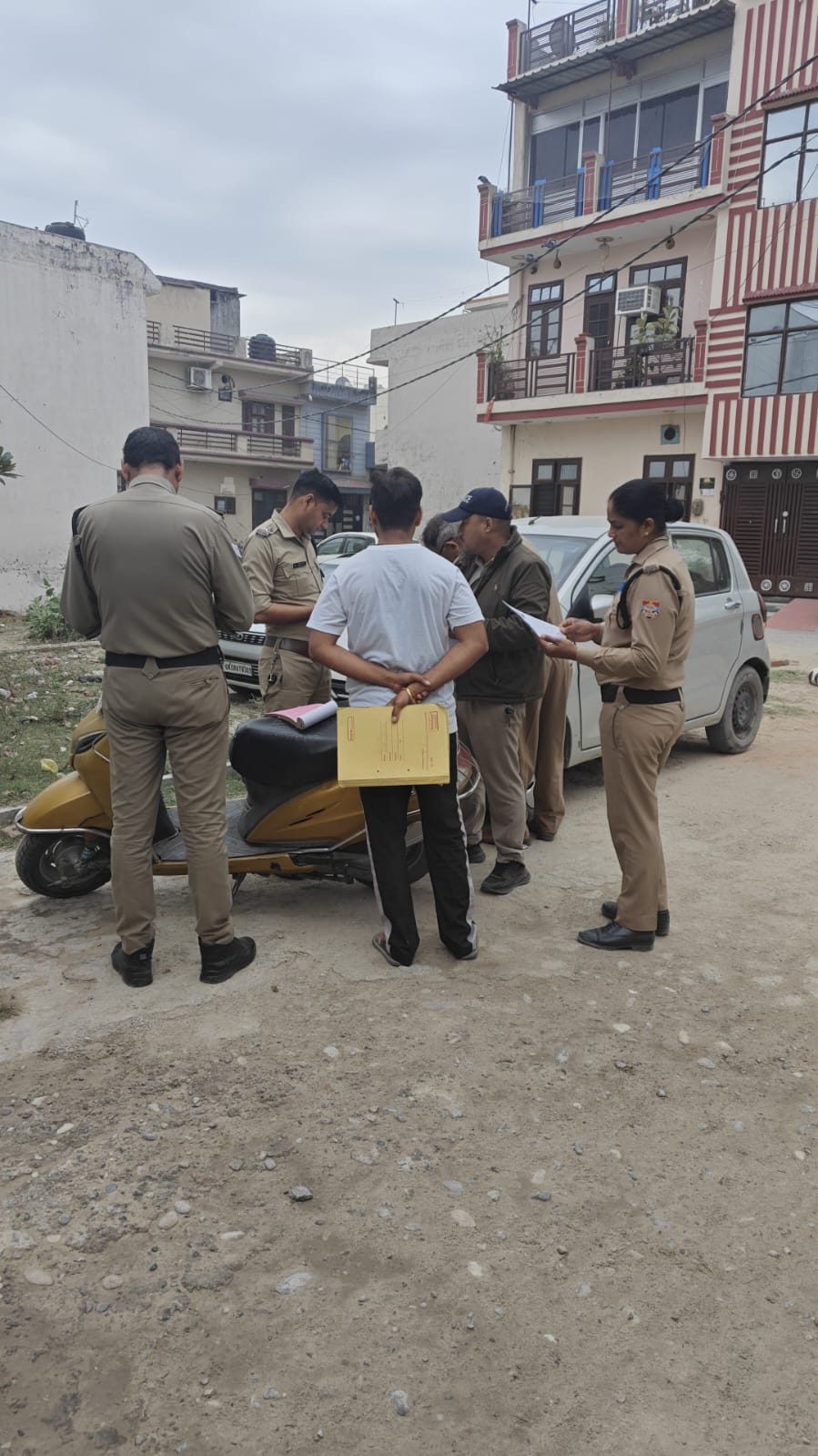 SSP नवनीत सिंह के निर्देश पर शहर से लेकर देहात तक जनपद पुलिस का सघन सत्यापन अभियान जारी