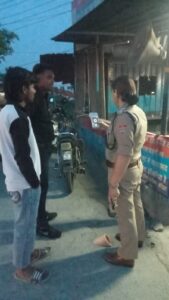 एसएसपी नवनीत सिंह के निर्देश पर जवानों की कसरत*  *जनपद के विभिन्न स्थानों पर चलाया जा रहा है सघन चैकिंग अभियान*  *हर संदिग्ध व्यक्ति/ वस्तु/ वाहन को चेक कर रही है पुलिस*  *चालकों को यातायात नियमों के पालन के लिए भी किया जा रहा है जागरूक