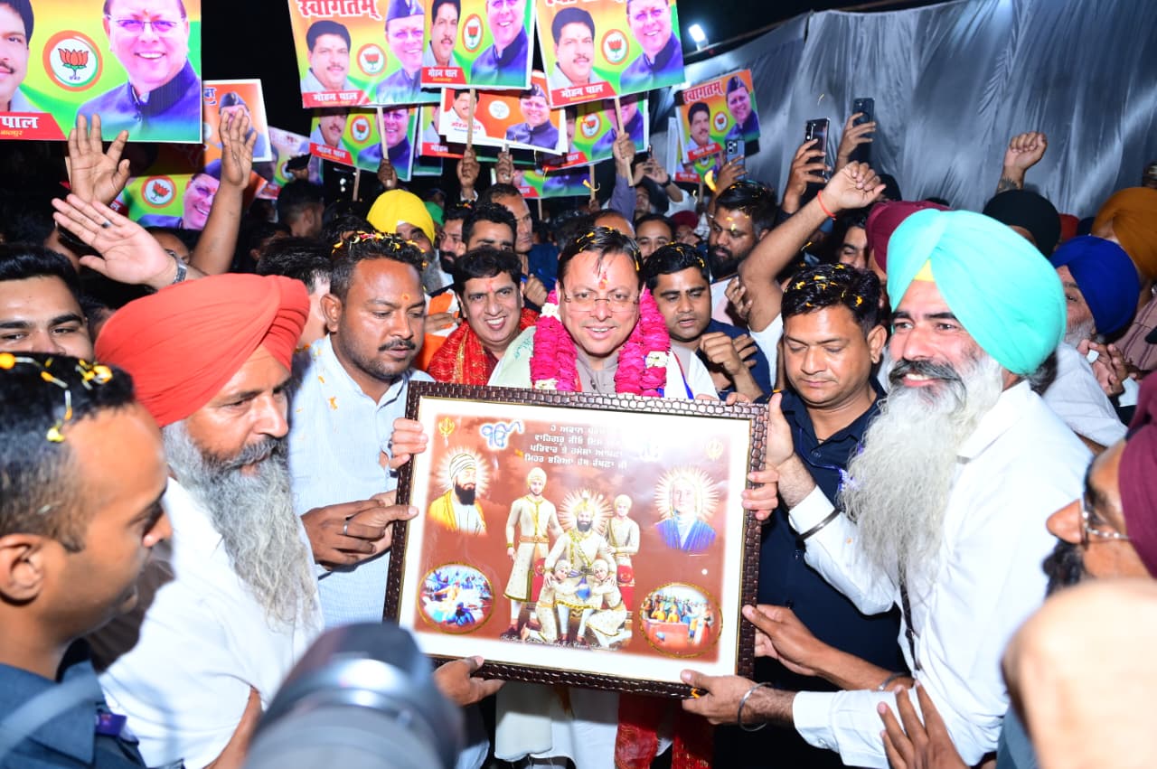 बुलडोजर से भी हुआ भव्य स्वागत, सड़कों पर उमड़ा जनसैलाब 9