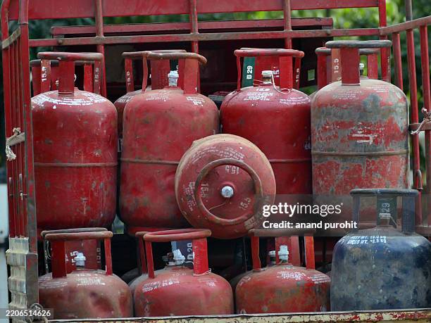 17 अवैध घरेलू सिलेंडर जब्त कर अभियुक्त को गिरफ्तार कर मुकदमा किया गया दर्ज 2