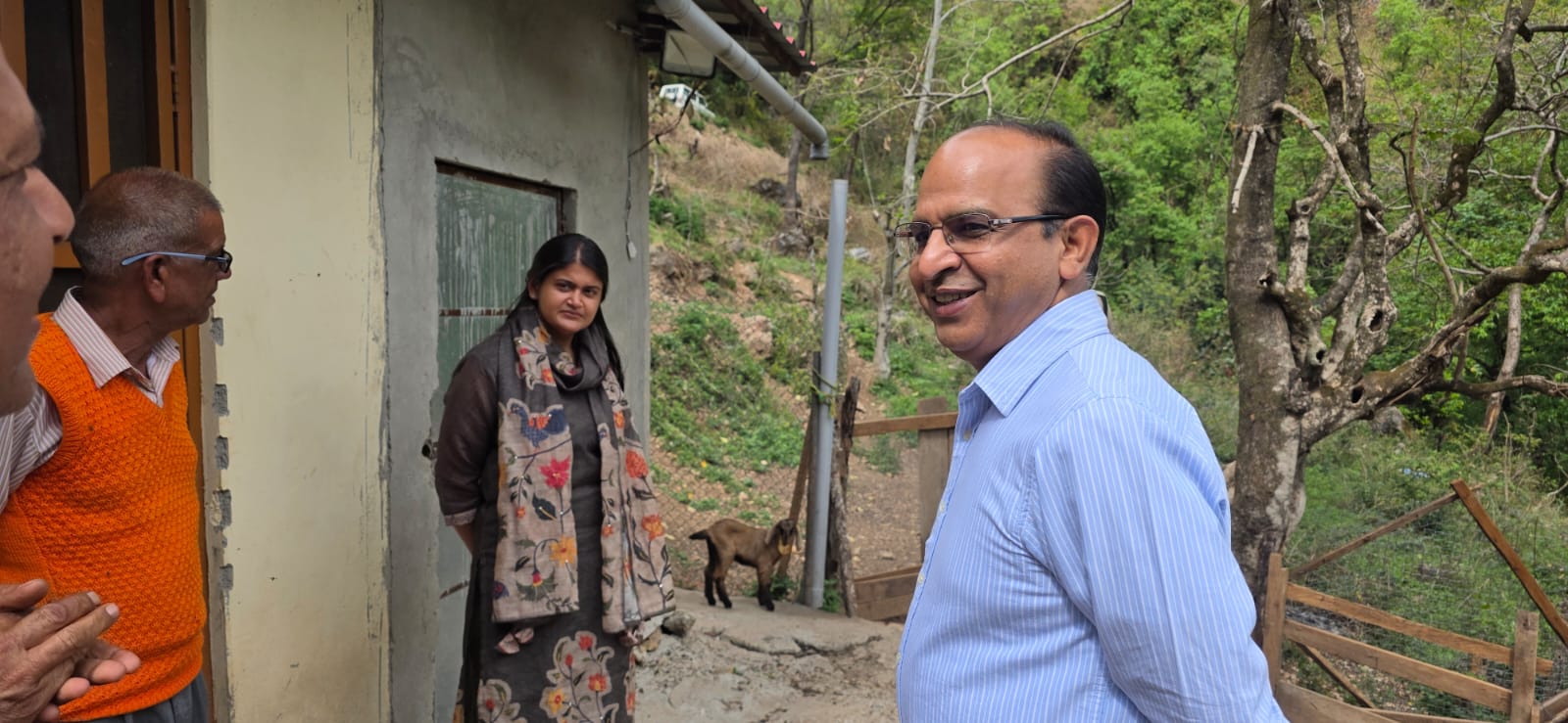 मुख्य विकास अधिकारी ने किया बकरी फार्म, बागी – बमुण्ड , टिहरी गढ़वाल का निरीक्षण 2