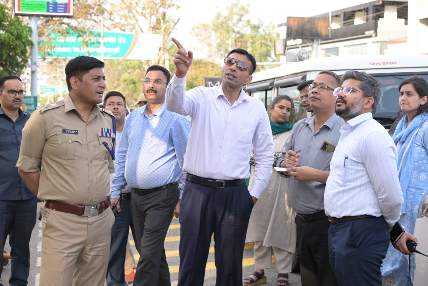 प्रधानमंत्री के आगमन से पहले देहरादून में तैयारियां तेज, डीएम ने किया स्थलीय निरीक्षण 3