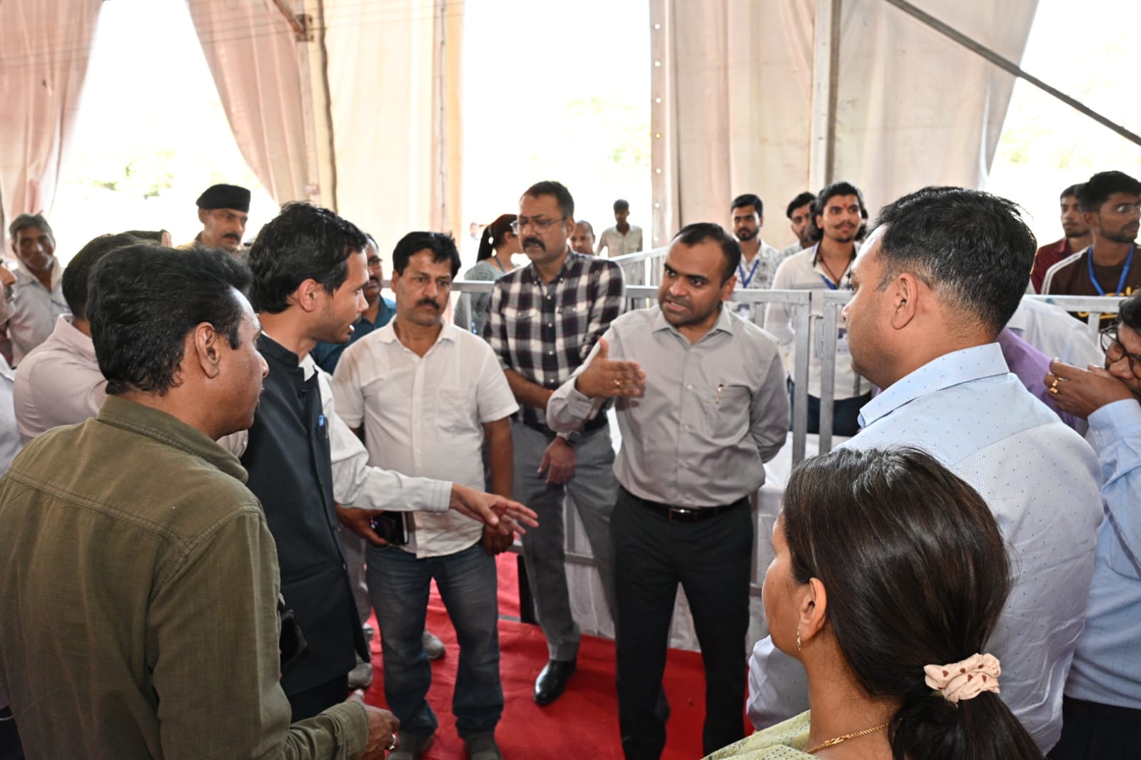 चार धाम यात्रा: यात्री पंजीकरण केंद्र का जिलाधिकारी एवं वरिष्ठ पुलिस अधीक्षक ने निरीक्षण कर तैयारी एवं व्यवस्थाओं का लिया जायजा 12