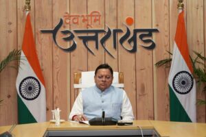 मुख्यमंत्री धामी मुख्यमंत्री आवास में प्रधानमंत्री श्री नरेन्द्र मोदी के नारी शक्ति वंदन अधिनियम पर दिए जा रहे संबोधन को सुन रहे हैं