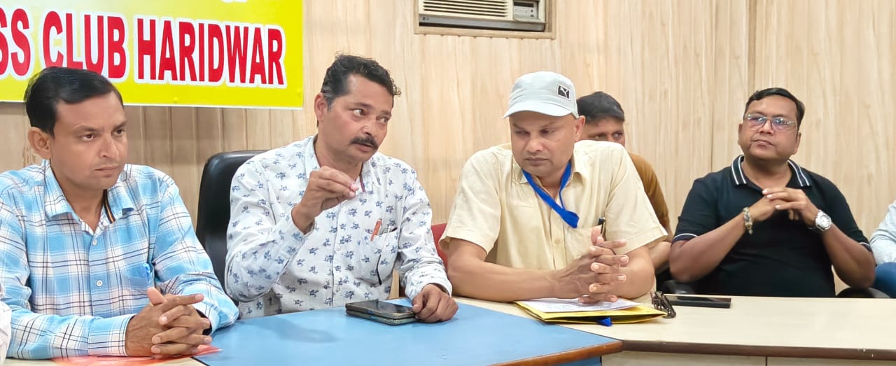 कर्मचारियों ने की पुरानी पेंशन योजना बहाल करने की मांग