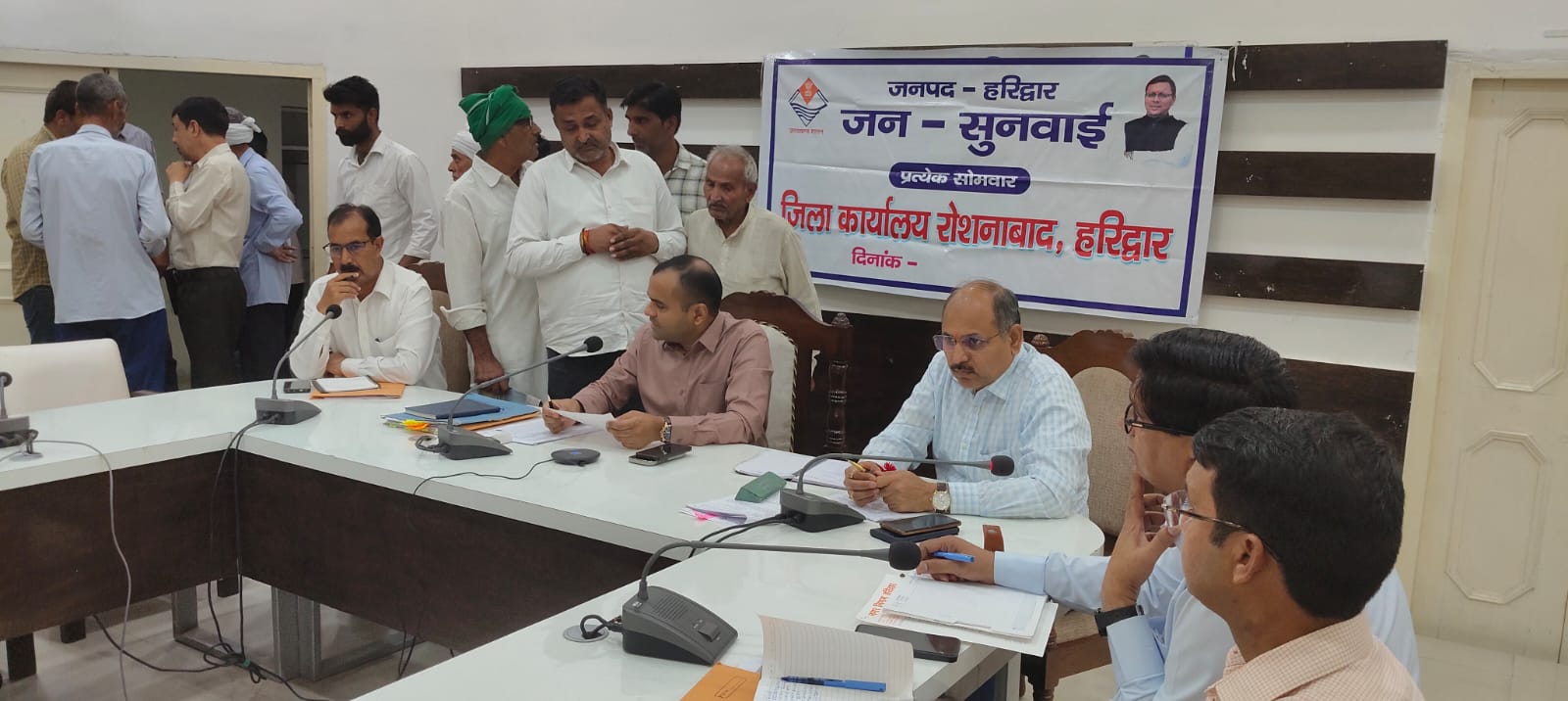 जनपदवासियों की समस्याओं को त्वरित निस्तारण के उदेश्य से जिलाधिकारी की अध्यक्षता में प्रत्येक सोमवार को आयोजित किया जा रहा है जन सुनवाई कार्यक्रम 4