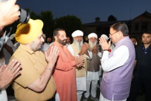 बैसाखी पर सीएम धामी से सिक्ख प्रतिनिधिमंडल की भेंट, सौंपा सरोपा