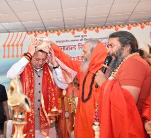 स्वामी परमानन्द गिरि जी महाराज की 71वीं संन्यास जयंती के उपलक्ष्य में मुख्यमंत्री ने दीप प्रज्वलित कर कार्यक्रम का किया शुभारंभ