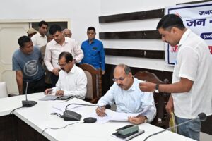 जनपद वासियों की समस्याओं का त्वरित निराकरण करने के लिए जिलाधियारी की जनपद में की गई अभिनव पहल