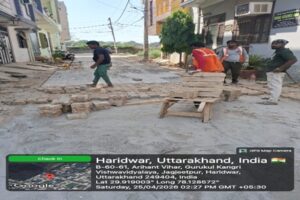 चारधाम यात्रा के दृष्टिगत सिवरेज के लिए खोदी गई सड़कों को त्वरित गति से ठीक करने के लिए दिन- रात किया जा रहा है निमार्ण कार्य