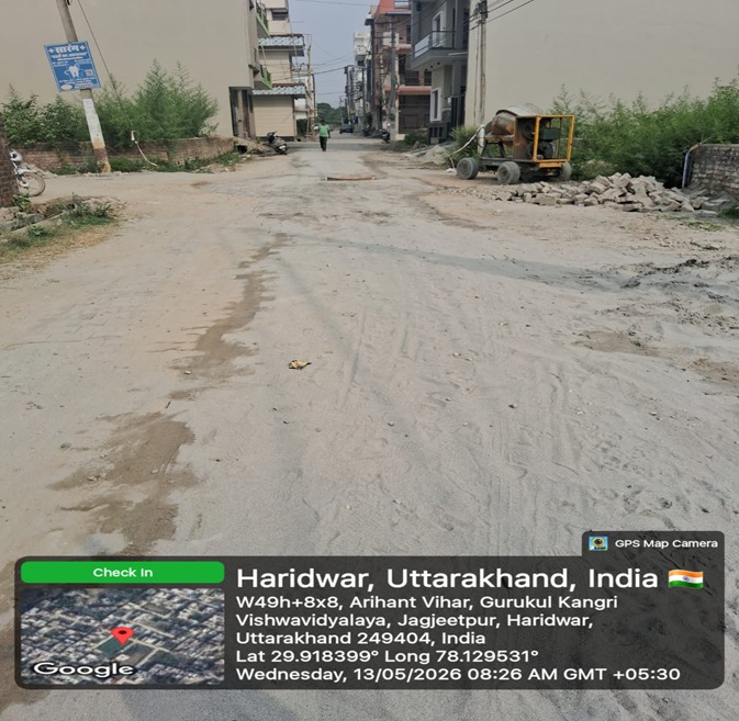 चारधाम यात्रा के दृष्टिगत सिवरेज के लिए खोदी गई सड़कों को त्वरित गति से ठीक करने के लिए दिन- रात किया जा रहा है निमार्ण कार्य 6