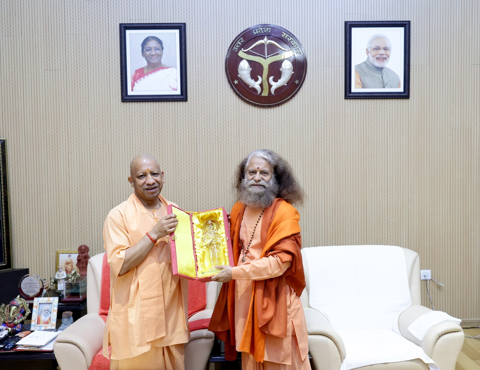 मुख्यमंत्री योगी आदित्यनाथ और परमार्थ निकेतन के अध्यक्ष स्वामी चिदानन्द सरस्वती जी की लखनऊ में हुई दिव्य भेंटवार्ता 2