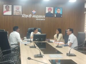 जिलाधिकारी ने ऑल सेन्ट कॉन्वेंट स्कूल प्रबंधन के साथ अभिभावकों की शिकायतों पर की बैठक