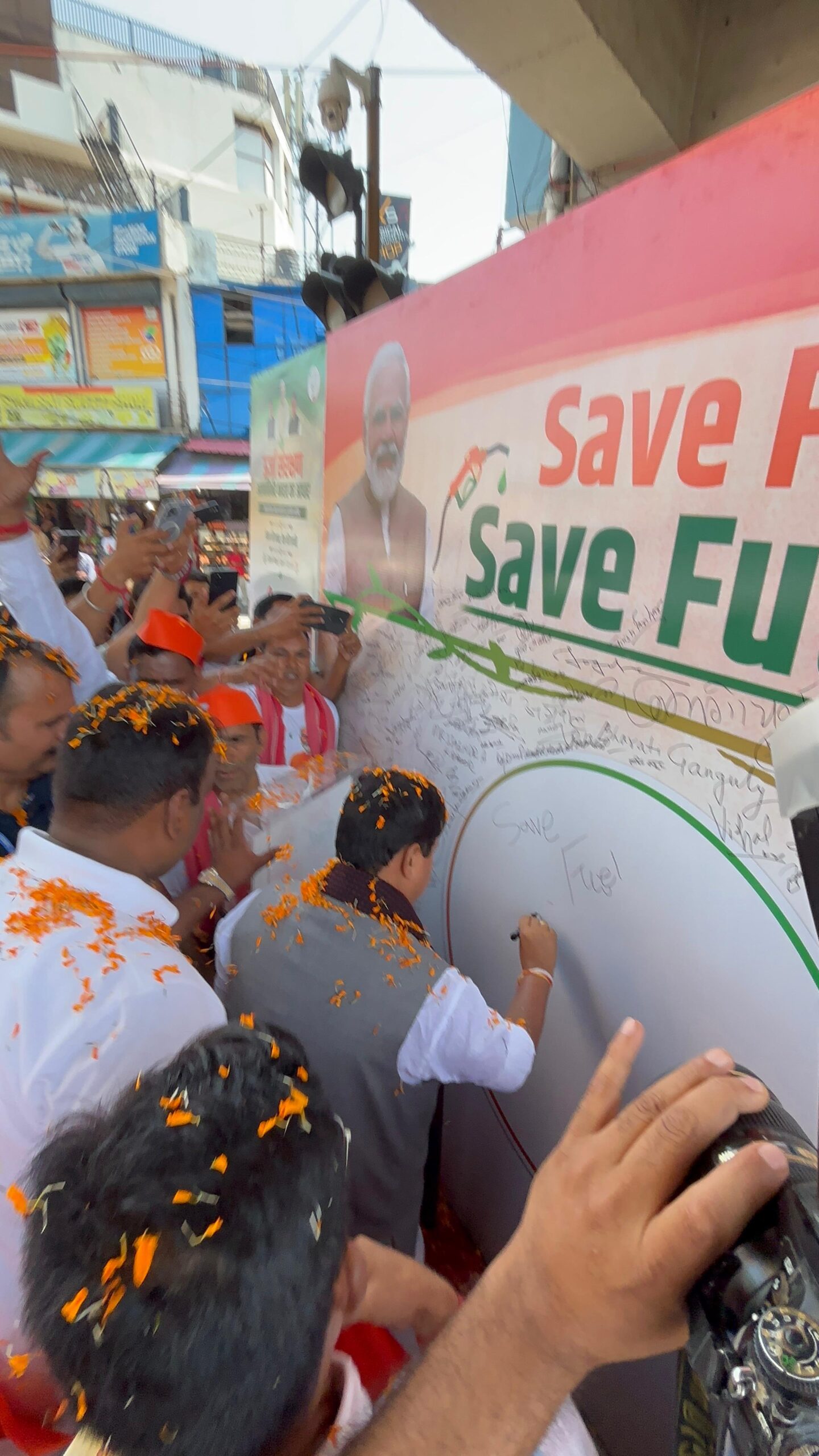 भाजपा महानगर अध्यक्ष के नेतृत्व में “सेव फ्यूल, सेव नेशन” अभियान का भव्य शुभारंभ 4
