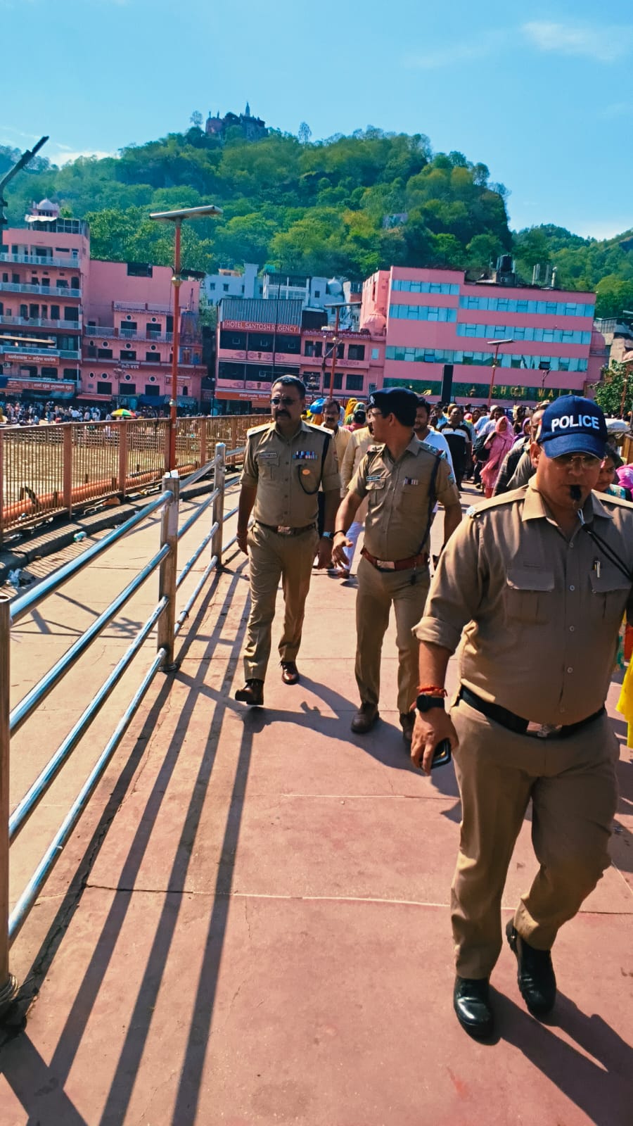 वीकेंड की भारी भीड़ के बीच कप्तान नवनीत सिंह ने संभाला मोर्चा