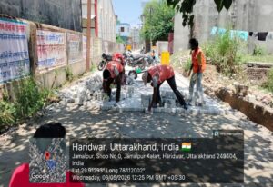 चारधाम यात्रा के दृष्टिगत सिवरेज के लिए खोदी गई सड़कों को त्वरित गति से ठीक करने के लिए दिन- रात किया जा रहा है निमार्ण कार्य
