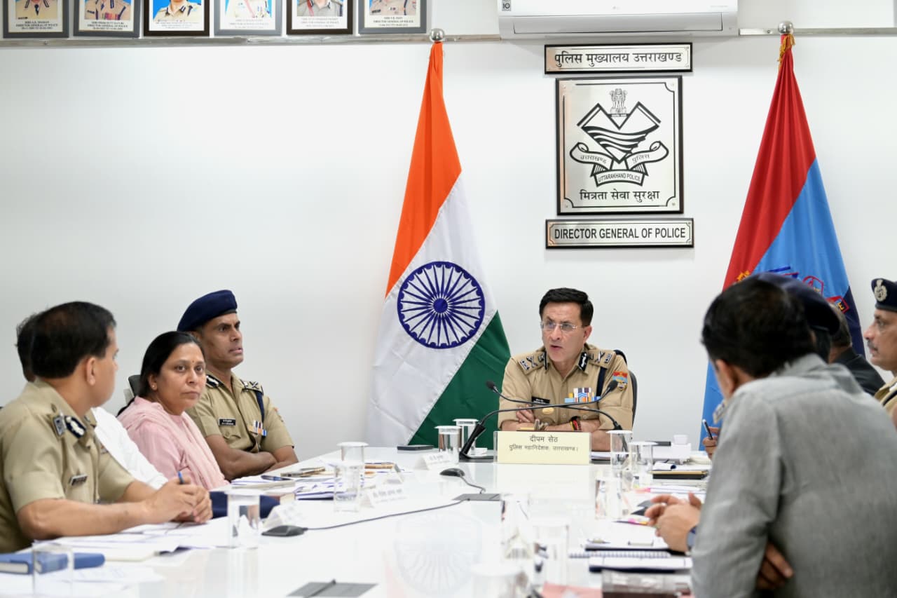 “ऑपरेशन प्रहार”- पुलिस महानिदेशक की हाईलेवल समीक्षा: अपराधियों और आसामाजिक तत्वों के विरुद्ध जारी रहेगा अभियान 8