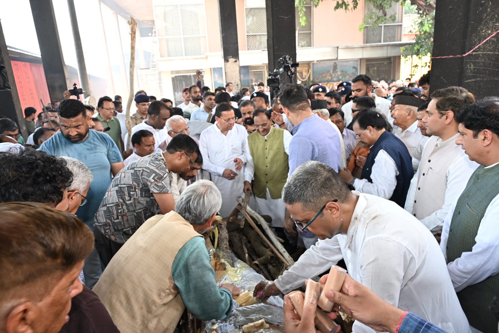 पूर्व मुख्यमंत्री/मेजर जनरल (सेवानिवृत्त) भुवन चंद्र खंडूड़ी की अंतिम यात्रा में उमड़ा जनसैलाब 13